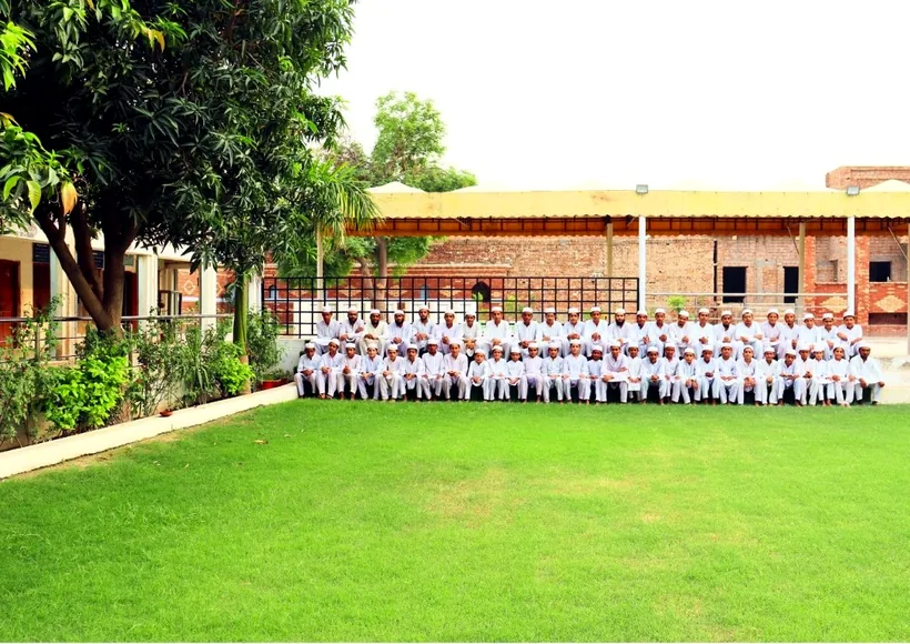 Students & community · 01
