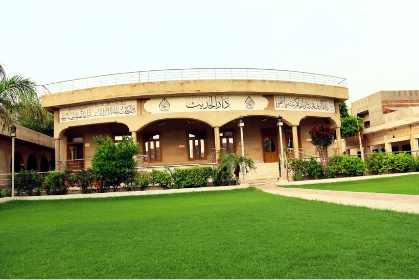 Campus & architecture · 04