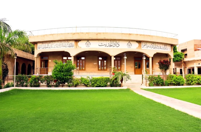 Campus & architecture · 06