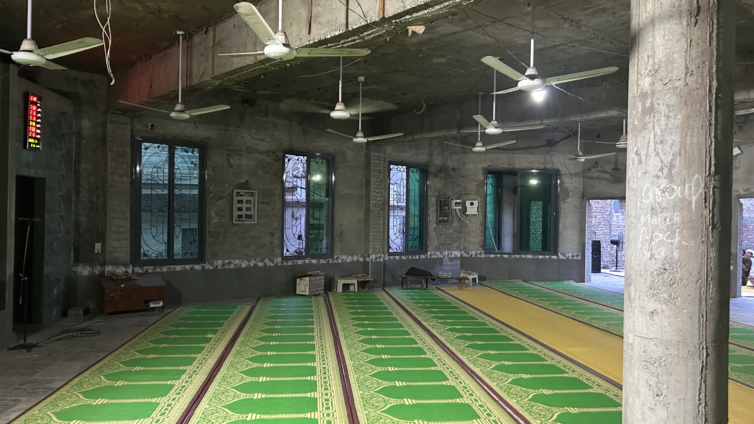 Jamia Mahmoodia learning and prayer space
